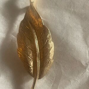 Vintage Golden leaf brooch.